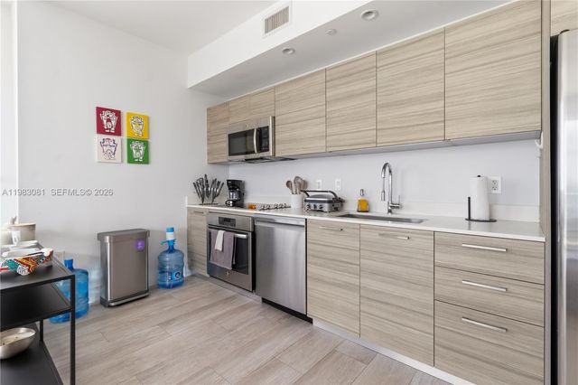 121 NE 34th St 2109, Miami, FL 33137