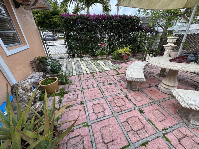 966 Sumter Road E, West Palm Beach, FL 33415