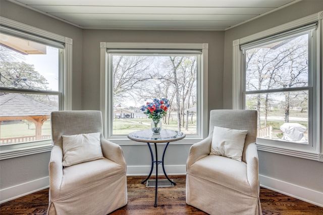 810 Kiowa Drive E, Lake Kiowa, TX 76240