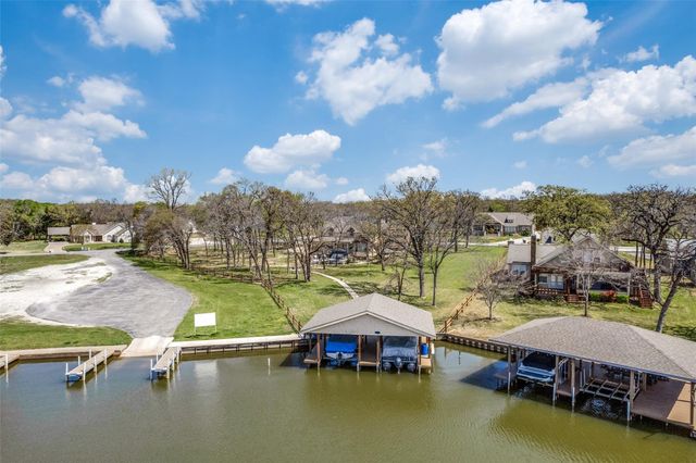 810 Kiowa Drive E, Lake Kiowa, TX 76240