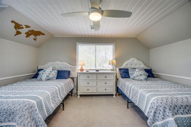 810 Kiowa Drive E, Lake Kiowa, TX 76240