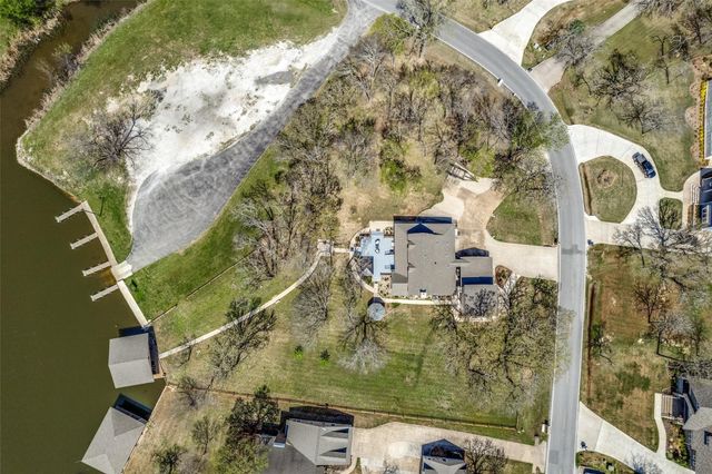 810 Kiowa Drive E, Lake Kiowa, TX 76240