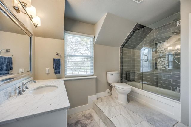 810 Kiowa Drive E, Lake Kiowa, TX 76240