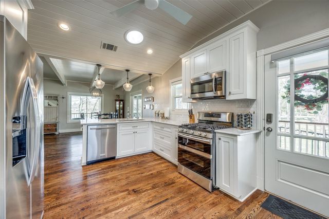 810 Kiowa Drive E, Lake Kiowa, TX 76240