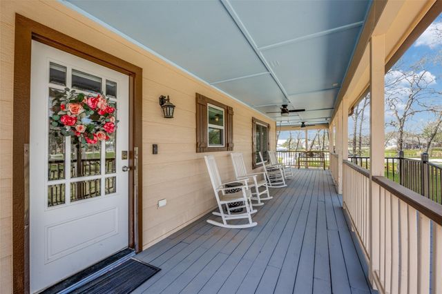 810 Kiowa Drive E, Lake Kiowa, TX 76240