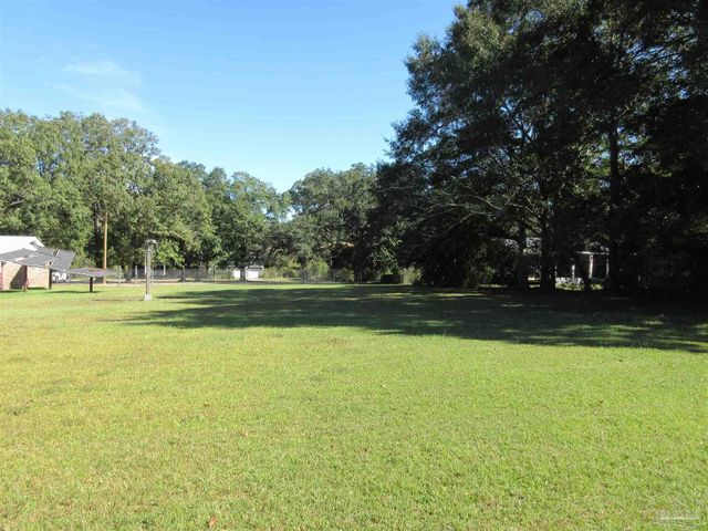 Kawanee Dr, Pensacola, FL 32514