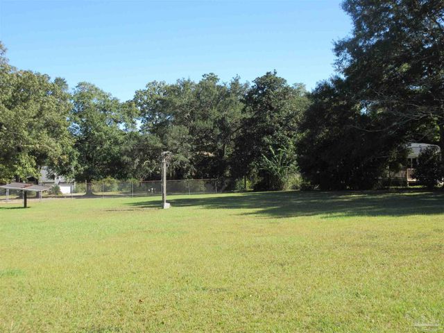 Kawanee Dr, Pensacola, FL 32514