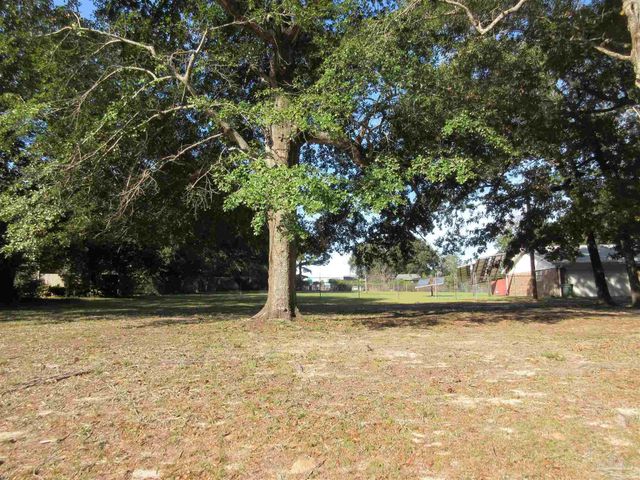 Kawanee Dr, Pensacola, FL 32514