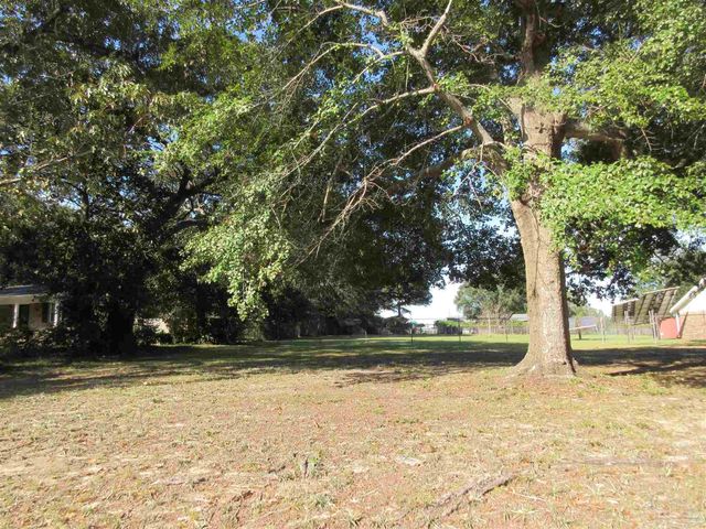 Kawanee Dr, Pensacola, FL 32514