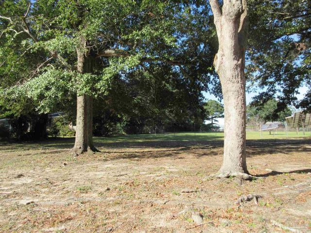 Kawanee Dr, Pensacola, FL 32514