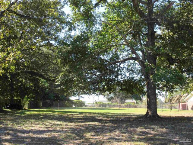 Kawanee Dr, Pensacola, FL 32514