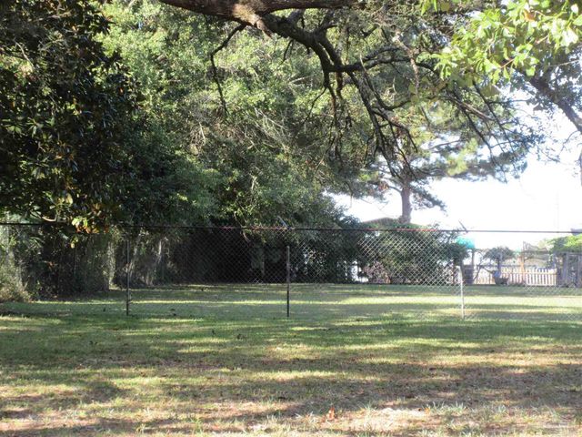 Kawanee Dr, Pensacola, FL 32514