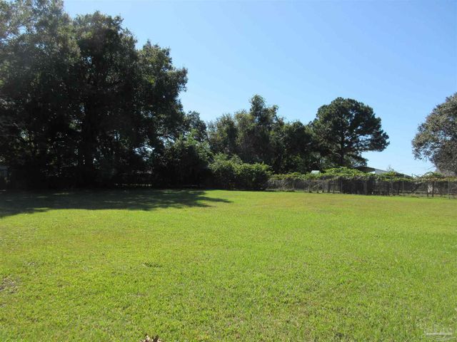 Kawanee Dr, Pensacola, FL 32514