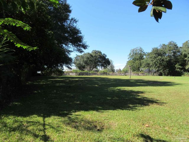 Kawanee Dr, Pensacola, FL 32514