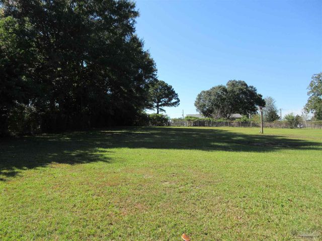 Kawanee Dr, Pensacola, FL 32514