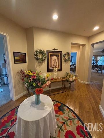 6404 Saint George Place, Bakersfield, CA 93306