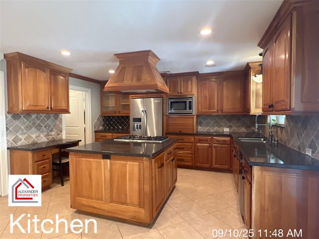 903 Sugarfield Court, Sugar Land, TX 77498