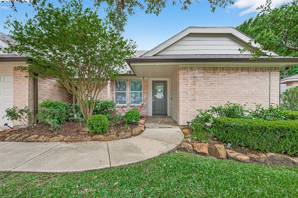 903 Sugarfield Court, Sugar Land, TX 77498