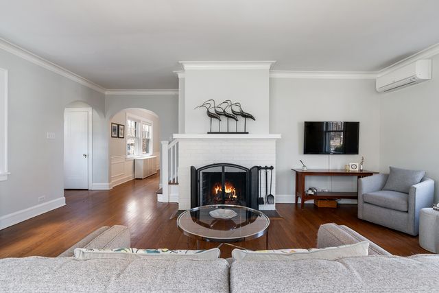 2336 Grey Avenue, Evanston, IL 60201