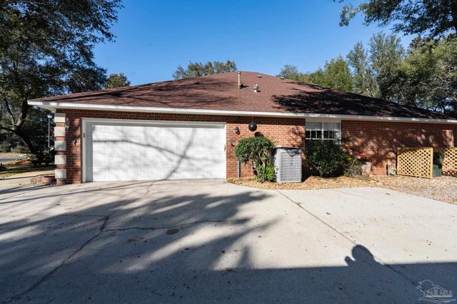 10208 Grackle Ct, Pensacola, FL 32507