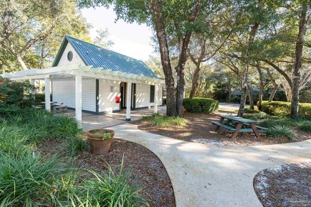 10208 Grackle Ct, Pensacola, FL 32507