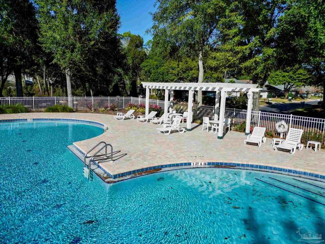10208 Grackle Ct, Pensacola, FL 32507