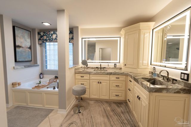 10208 Grackle Ct, Pensacola, FL 32507