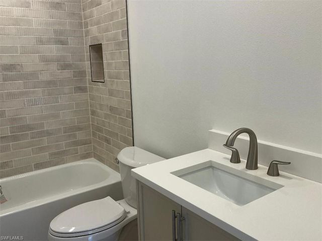 4530 Gulf Shore Blvd N Apt 112, Naples, FL 34103