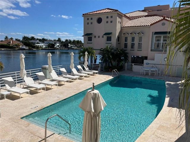 4530 Gulf Shore Blvd N Apt 112, Naples, FL 34103