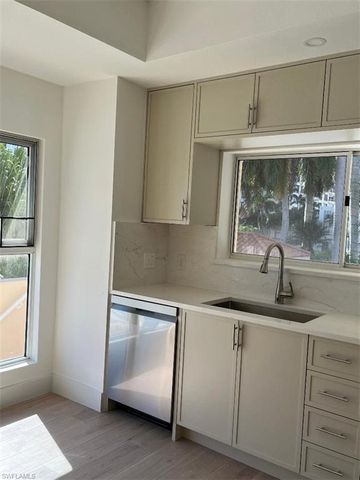 4530 Gulf Shore Blvd N Apt 112, Naples, FL 34103