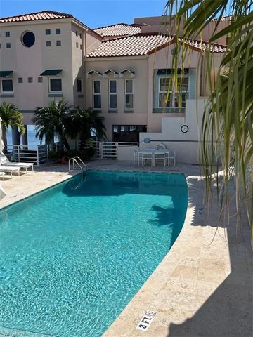 4530 Gulf Shore Blvd N Apt 112, Naples, FL 34103