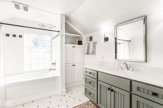 104 E 46th Street, Indianapolis, IN 46205