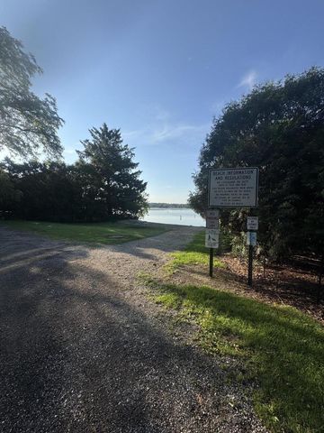 1300 Lucille AVENUE, Twin Lakes, WI 53181