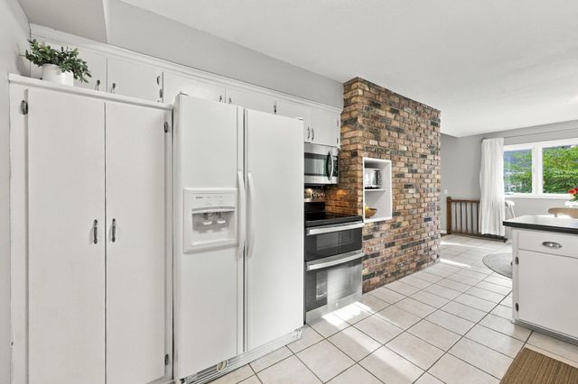 3966 Earlynn Lane, Minnetonka, MN 55345