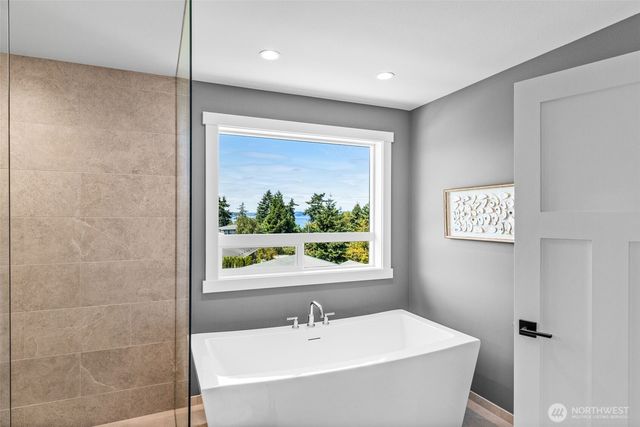 425 Ton-A-Wan-Da Avenue NE, Tacoma, WA 98422