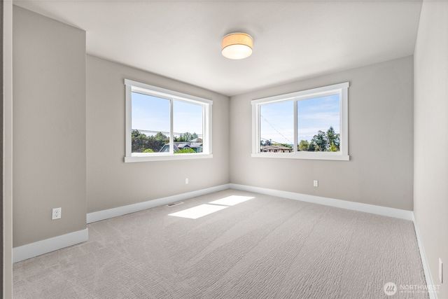 425 Ton-A-Wan-Da Avenue NE, Tacoma, WA 98422