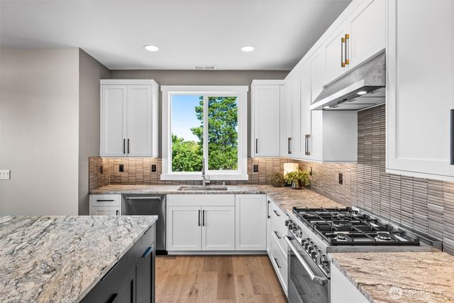 425 Ton-A-Wan-Da Avenue NE, Tacoma, WA 98422