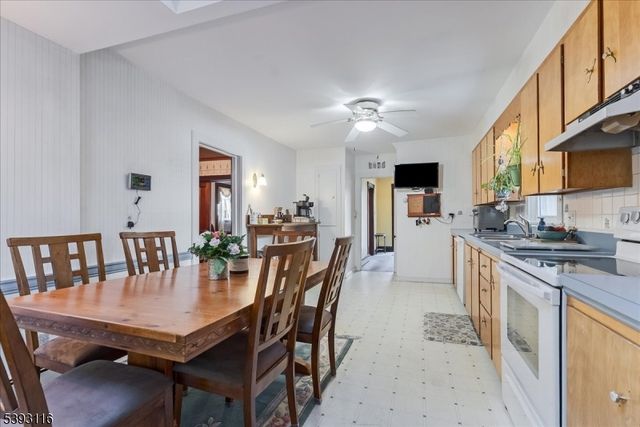 41 Plainfield Ave, Newton Town, NJ 07860