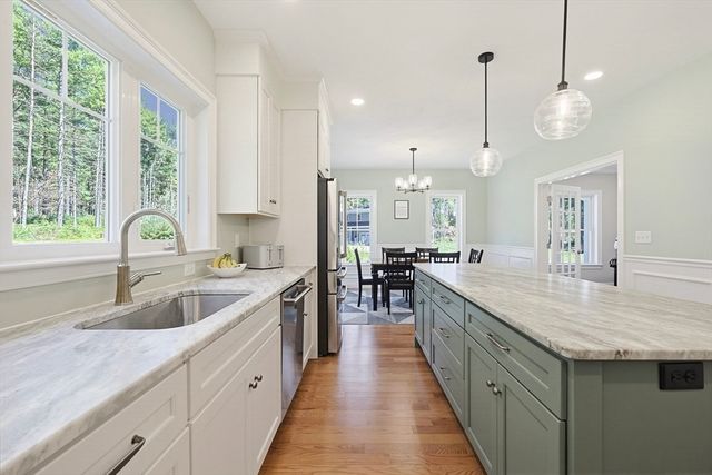 10 Homes Ave, Franklin, MA 02038