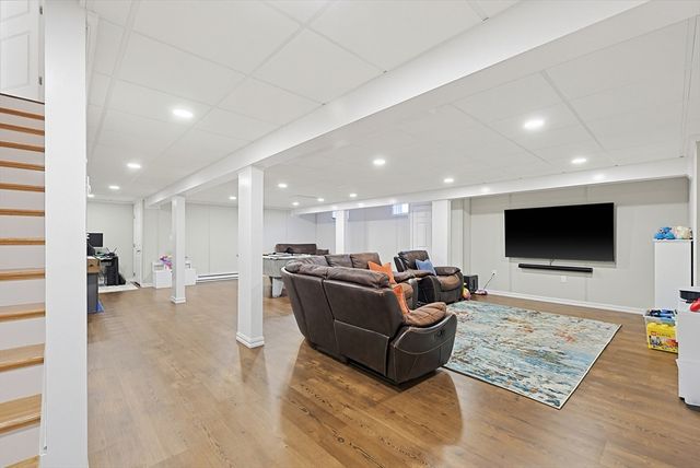 10 Homes Ave, Franklin, MA 02038