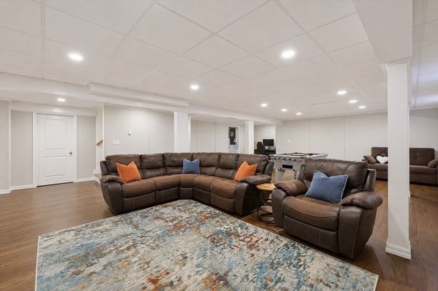 10 Homes Ave, Franklin, MA 02038