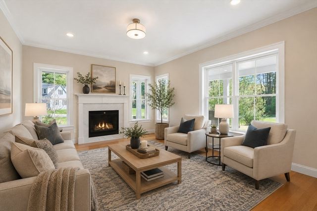 10 Homes Ave, Franklin, MA 02038