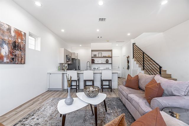 15000 S Richmond Avenue 6, Houston, TX 77082