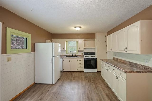 127 Collette Street, Excelsior Springs, MO 64024