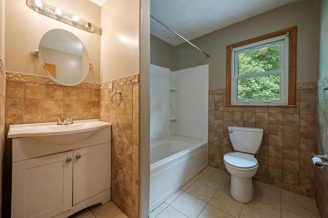 127 Collette Street, Excelsior Springs, MO 64024