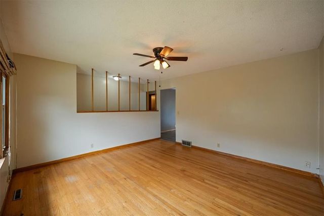 127 Collette Street, Excelsior Springs, MO 64024