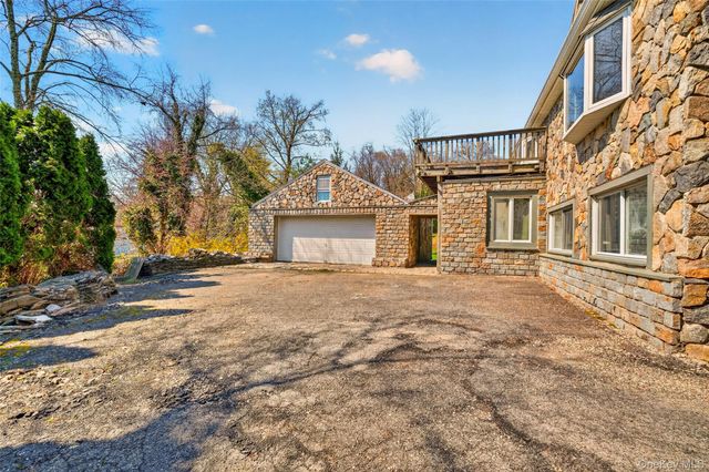 24 Old Knollwood Road, White Plains, NY 10607
