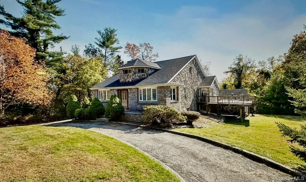 24 Old Knollwood Road, White Plains, NY 10607 — exterior