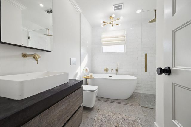 4148 Bissonnet Street, West University Place, TX 77005