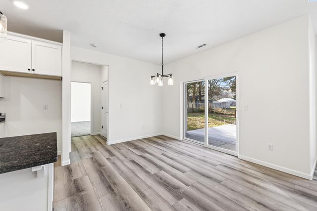 307 6th St, Benton City, WA 99320